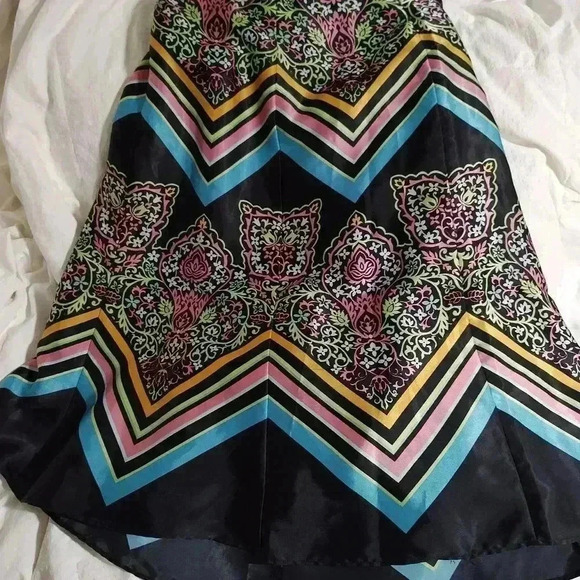 Women's Skirt - Picture 2 of 5